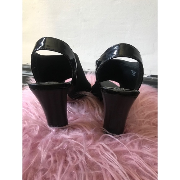 Adrienne Vittadini | Black Peep Toe Heel - Picture 4 of 6